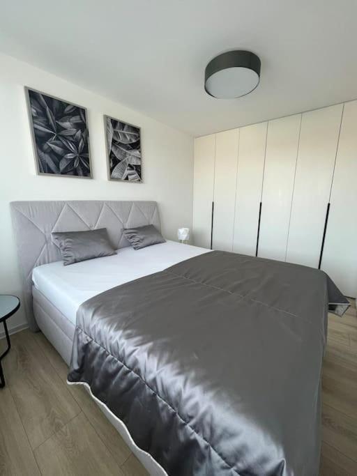 Centrum S Parkovanim Apartment